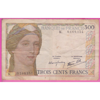 300 Francs Serveau Etat TB+...