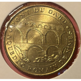 30 Vers-Pont-du-Gard, le...